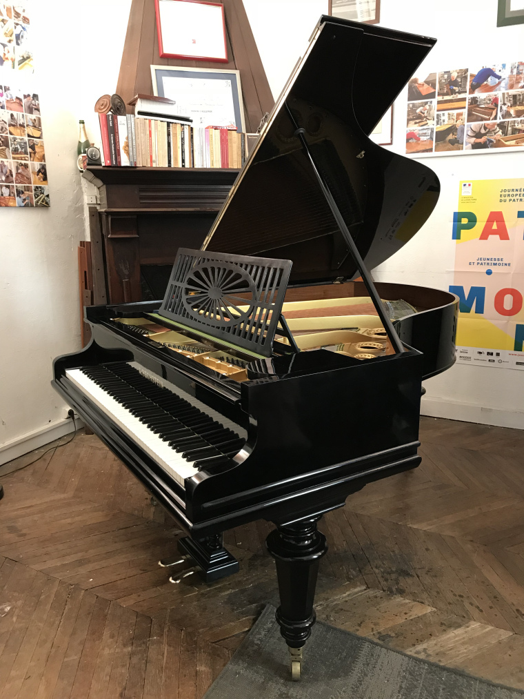 piano à queue Bechstein vernis noir Napoléon III