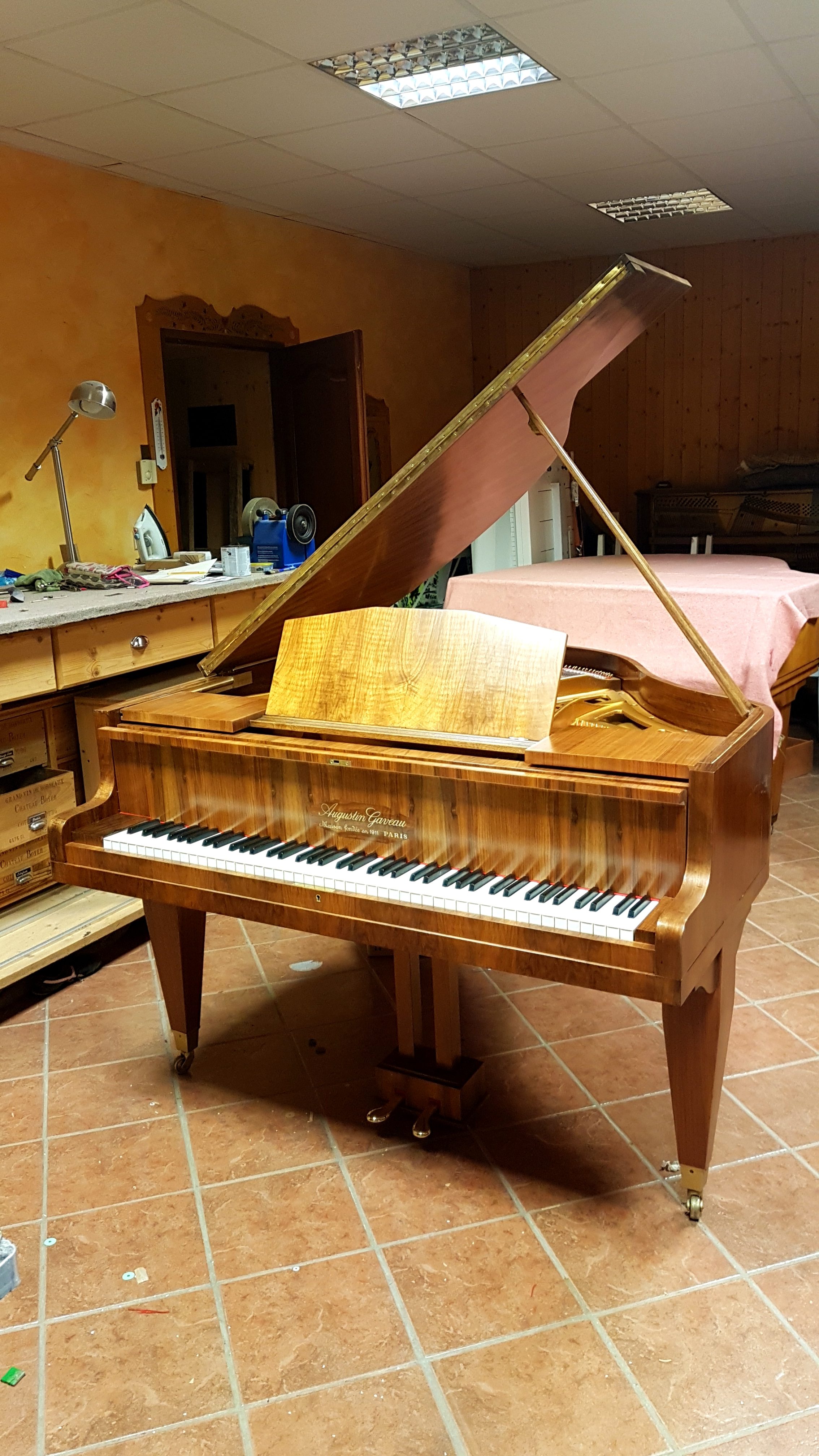 piano à queue Augustin Gaveau en noyer "Soleil"