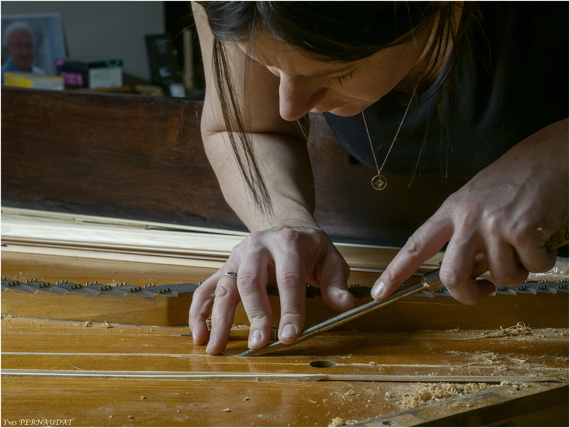 restauration de table d'harmonie de piano demi queue Pleyel 2m04 de 1899 dans atelier de restauration de pianos de Marion Lainé en Savoie