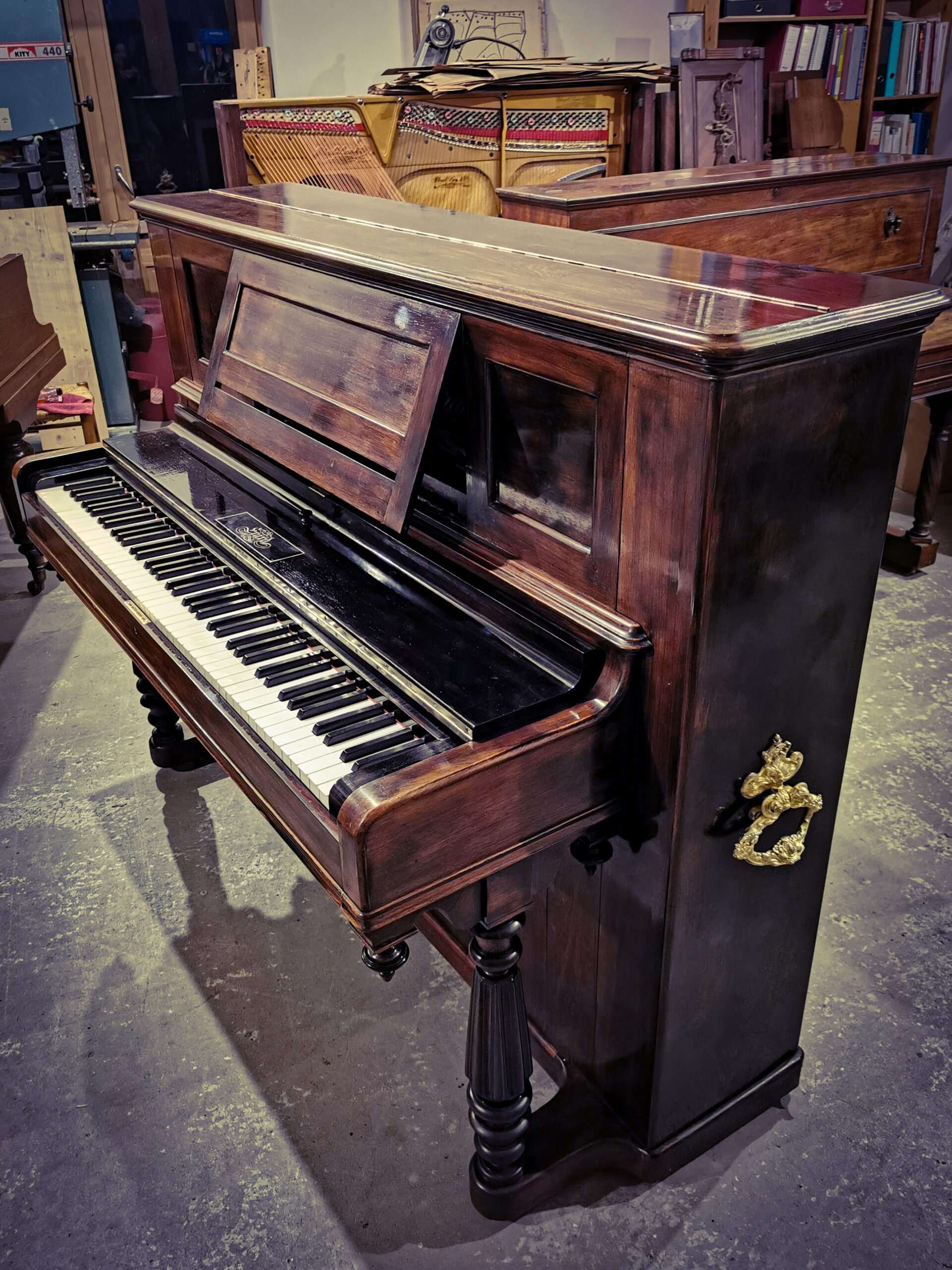 piano droit Erard N°12 Grand oblique de 1862 en palissandre avec clavier ivoire