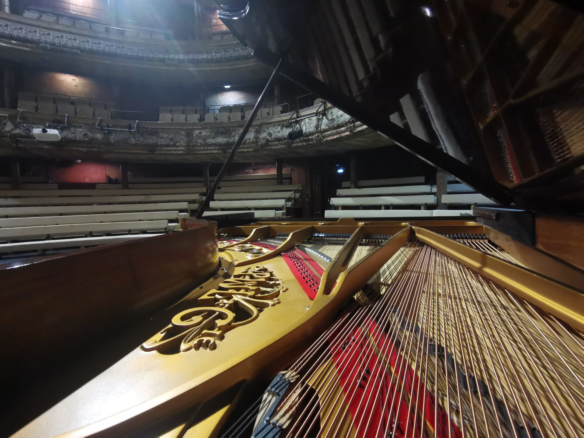Préparation Pleyel Extra Grand de Concert de la Collection Balleron au Théâtre des Bouffes du Nord