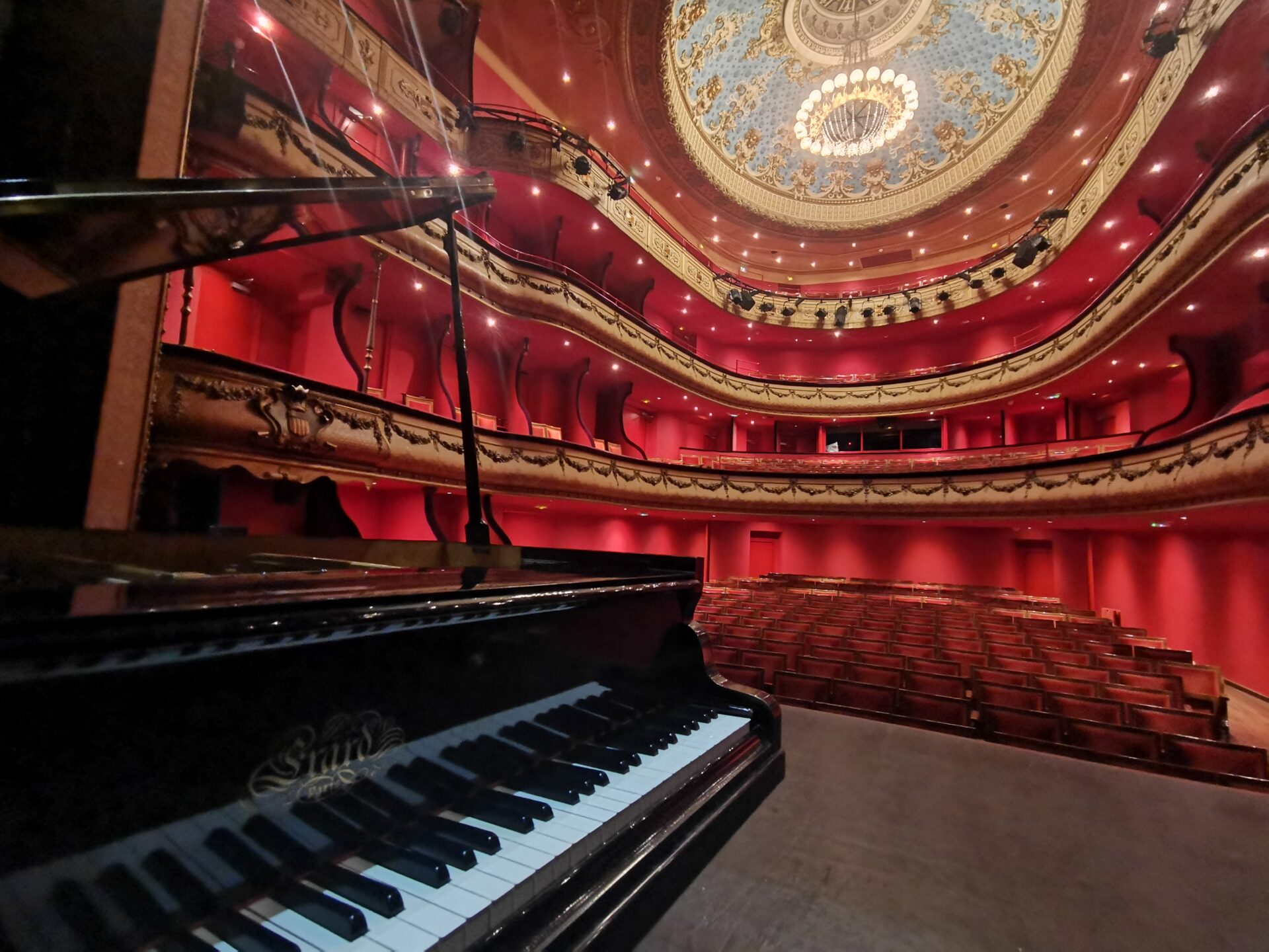 piano Erard sur scène au théâtre du jeu de Paume à Aix en Provence