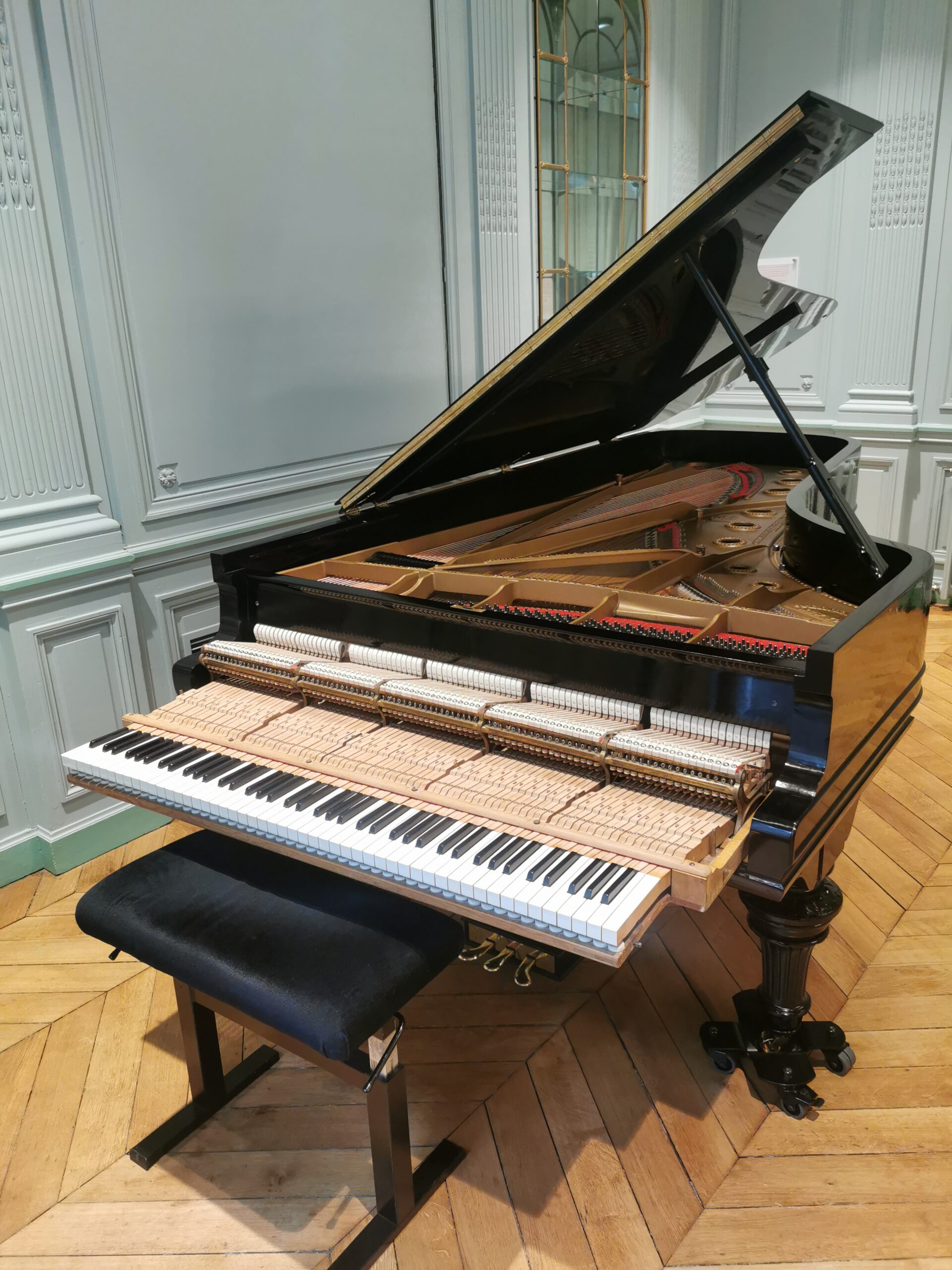 piano à queue Steinway de concert mécanique et clavier apparents