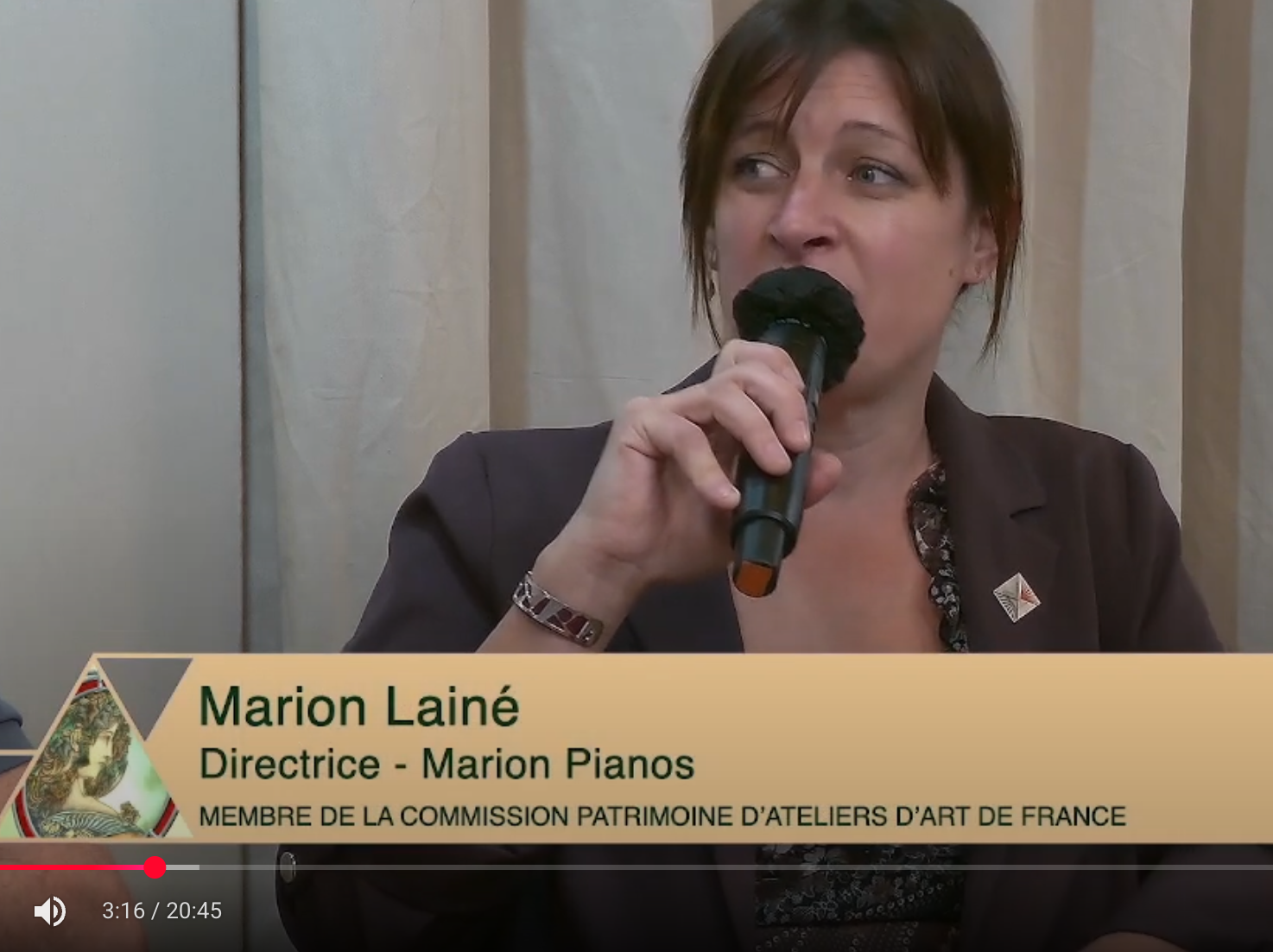 Marion Lainé, restauratrice de pianos
